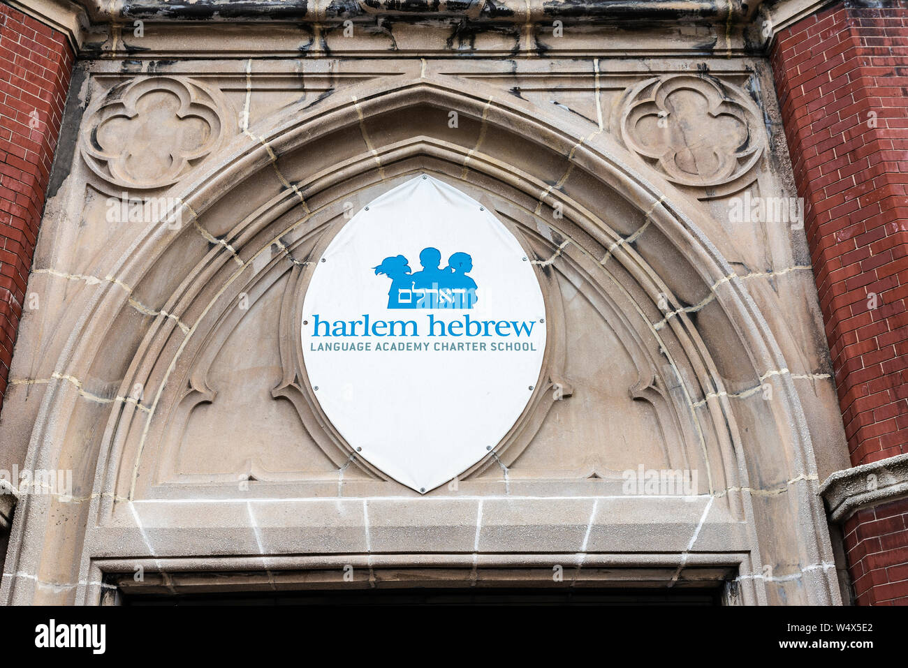 New York City, USA - 2. August 2018: die Fassade der Harlem Hebräisch, Language Academy charter school in Harlem, Manhattan, New York City, USA Stockfoto