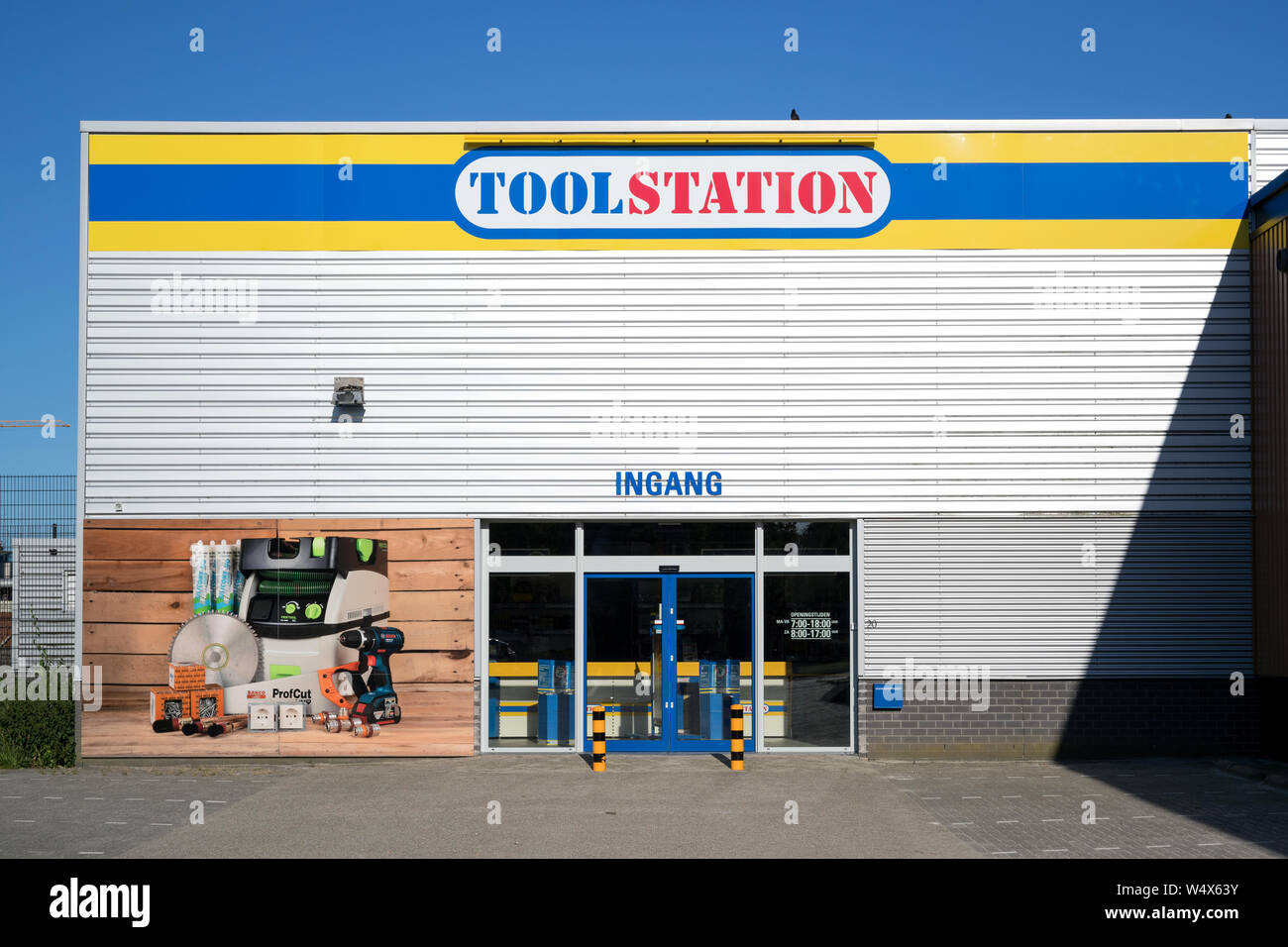 Toolstation Niederlassung in Hoogvliet, den Niederlanden. Toolstation ist ein Lieferant von Werkzeugen, Zubehör und Produkte. Stockfoto
