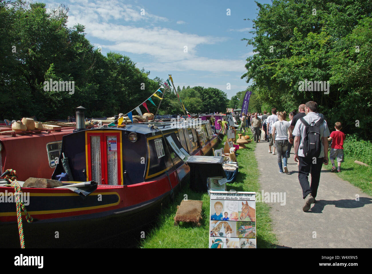 Massen von Besuchern in die cosgrove Canal Festival und Handwerk Messe, Northamptonshire, Großbritannien Stockfoto