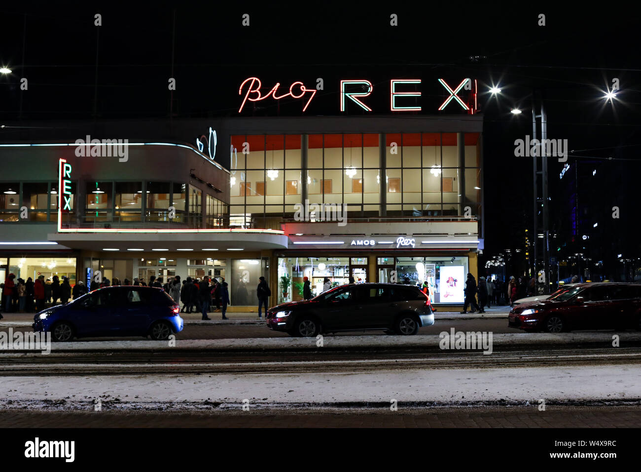 Iconic Movie Theater Bio Rex und Neue Kunst Museum Amos Rex auf Funktionalistischen Lasipalatsi Gebäude in Helsinki, Finnland Stockfoto