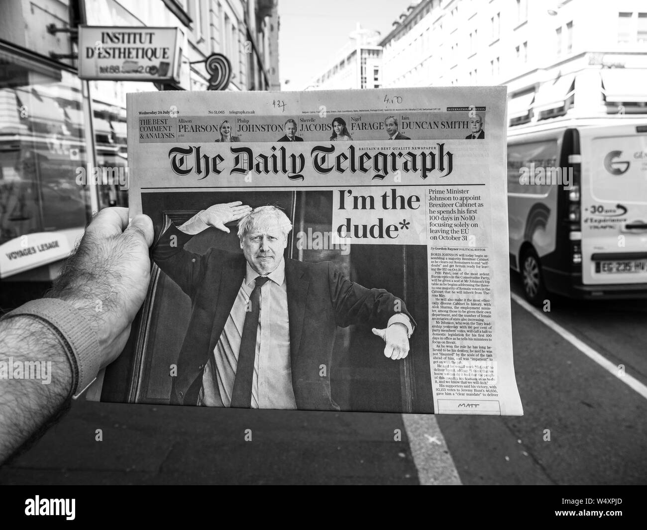 Paris, Frankreich - May 24, 2019: Boris Johnson erscheint auf der Titelseite der Zeitung Daily Telegraph, wie er UK Vereinigtes Königreich Ministerpräsident wird - ich bin der dude Titel Stockfoto