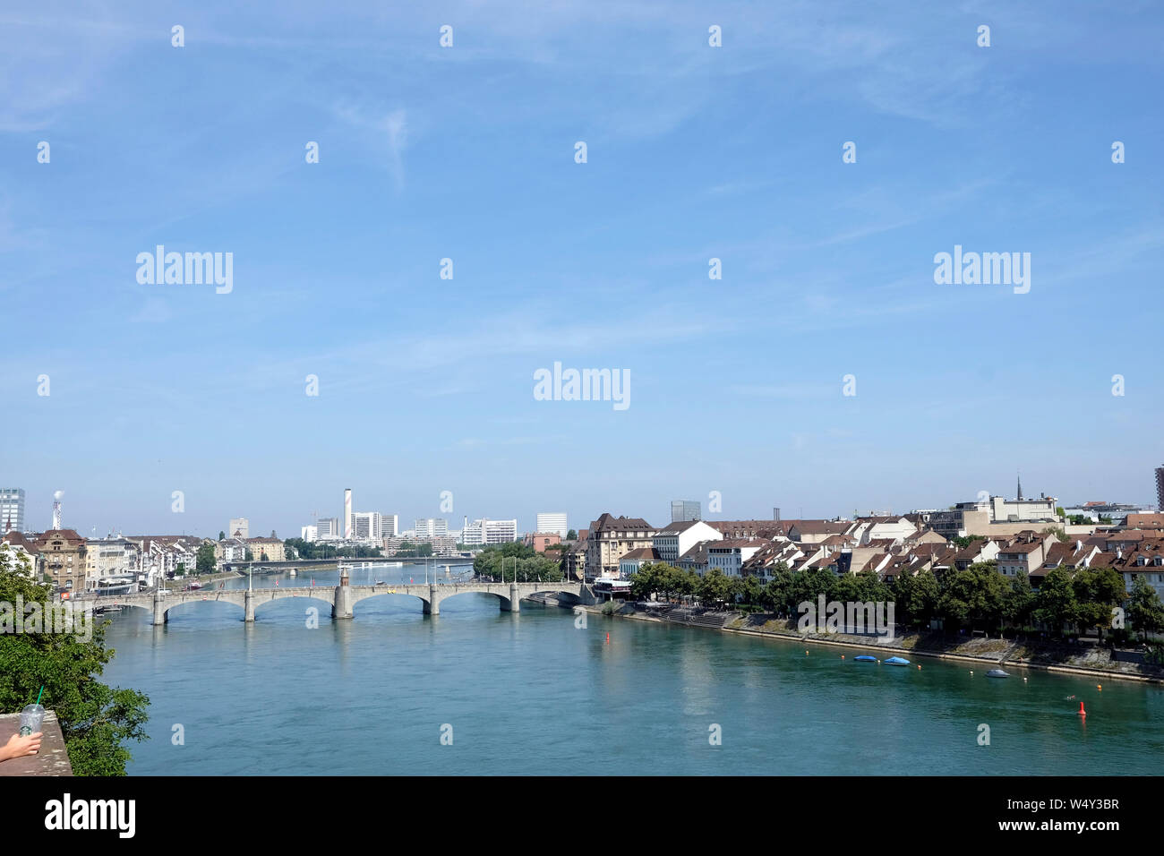 Blick auf die Skyline von Basel aus der Pfalz Aussichtsterrasse, Schweiz Stockfoto