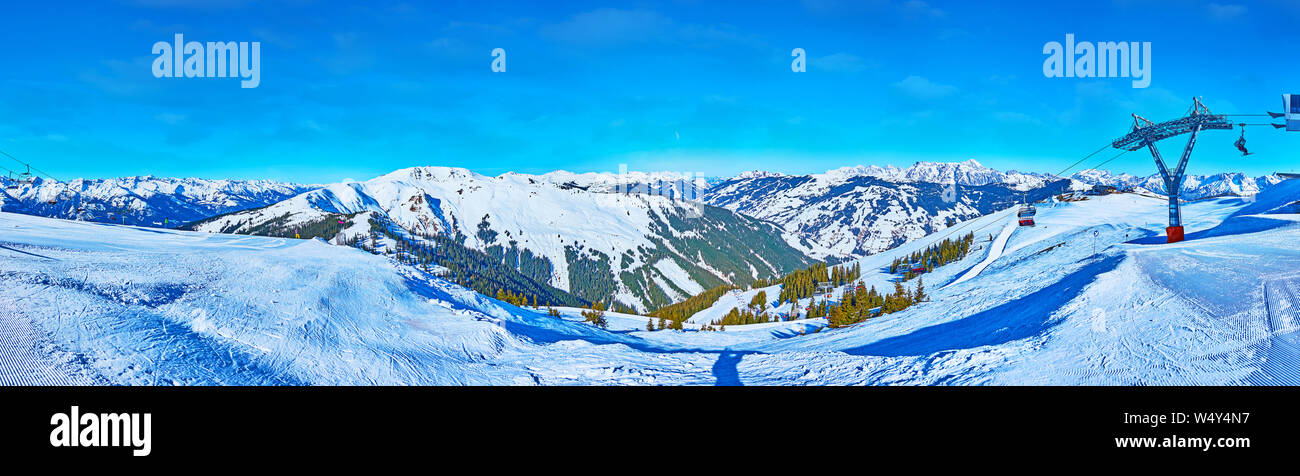 Panorama von Schmitten Berg - die wichtigsten Winter Attraktion von Zell am See Resort, bekannt unter Skifahrer, Schneeschuhwanderer und andere Sportler und Aktive touristische Stockfoto