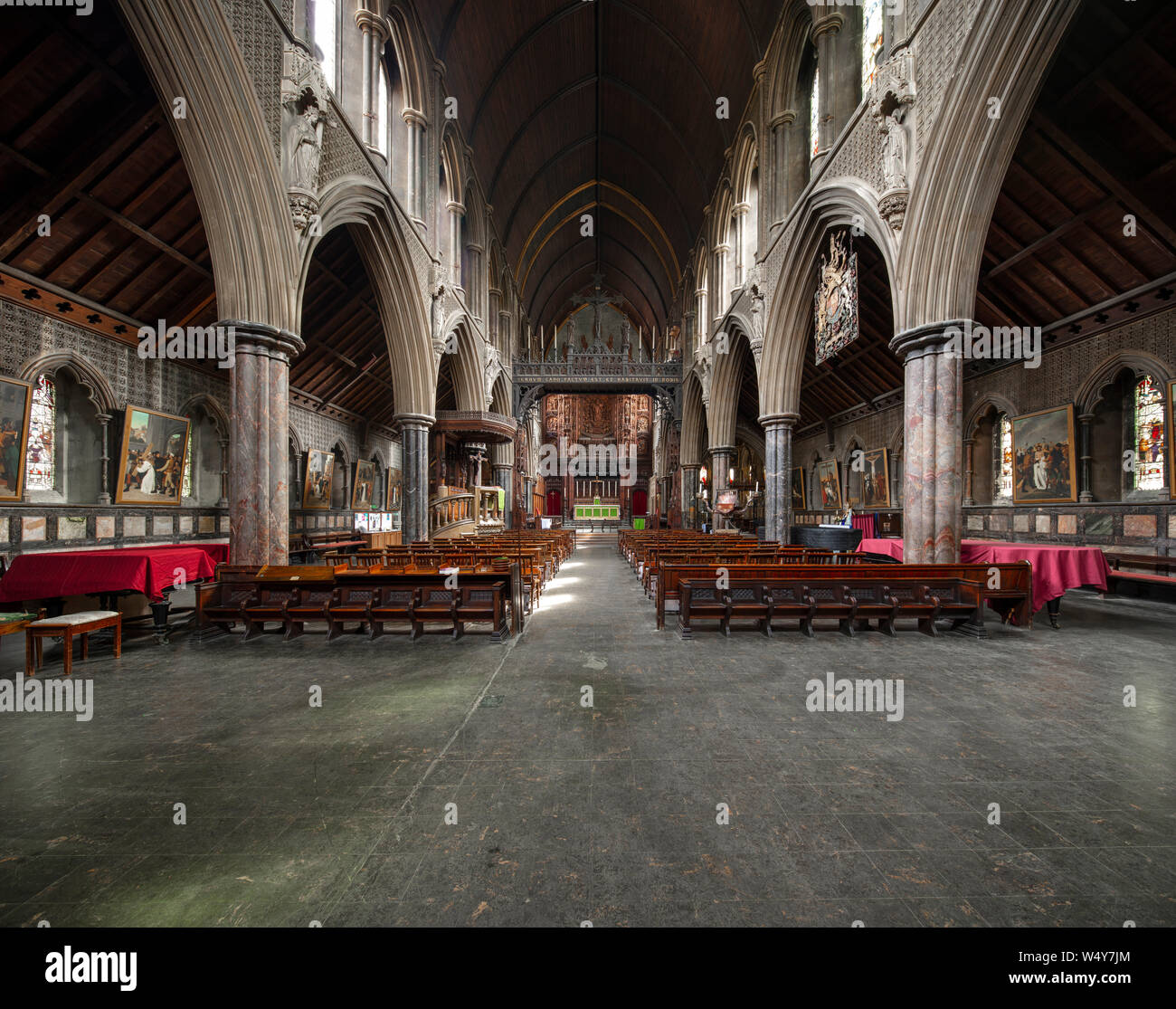 London, Großbritannien, 18. Juli 2019, Innenraum von St. Cuthberts Kirche in Earls Court Stockfoto