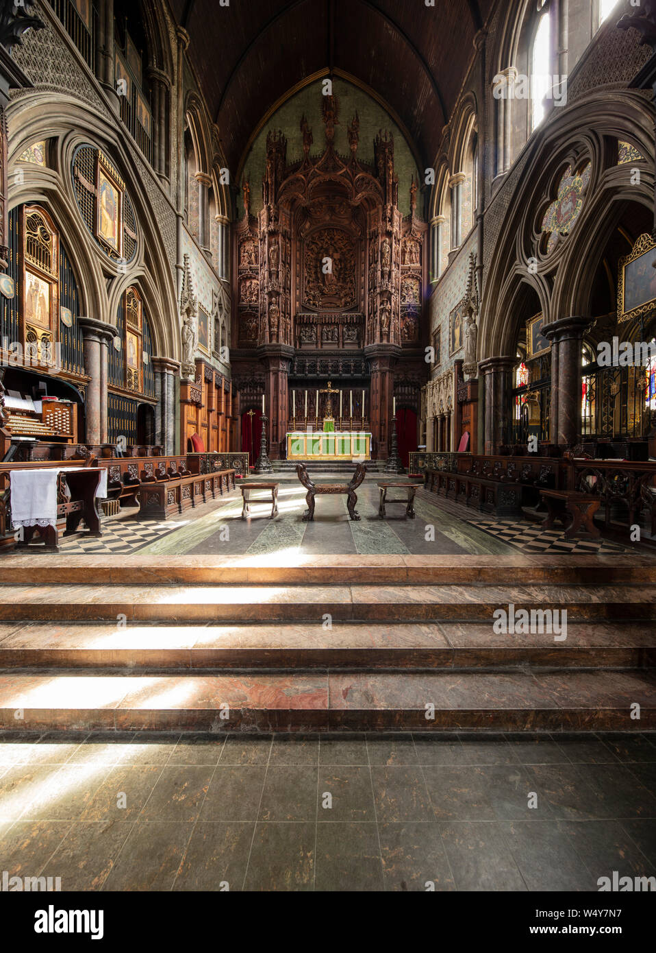 London, Großbritannien, 18. Juli 2019, Innenraum von St. Cuthberts Kirche in Earls Court Stockfoto