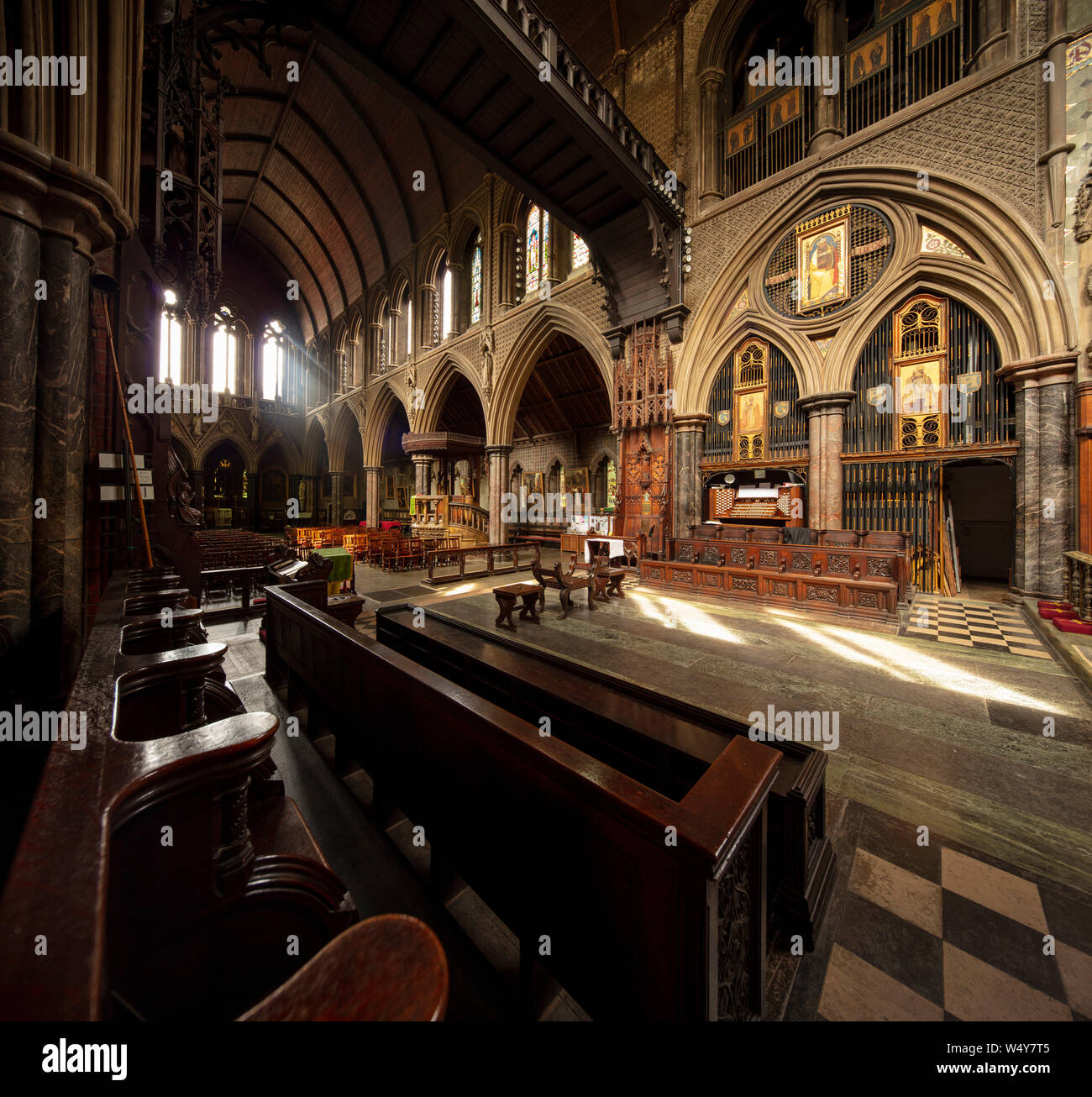 London, Großbritannien, 18. Juli 2019, Innenraum von St. Cuthberts Kirche in Earls Court Stockfoto