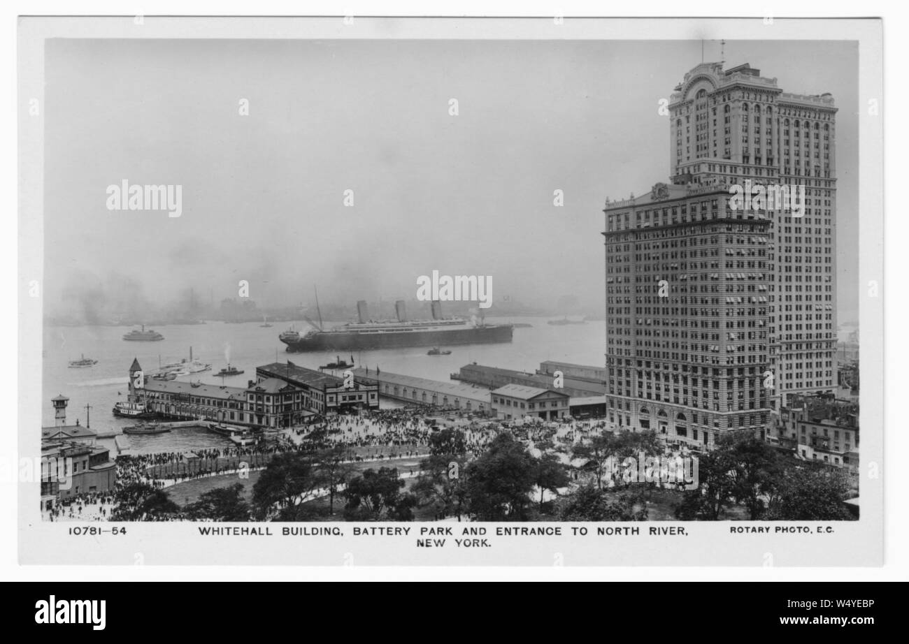 Postkarte der Whitehall Building, Battery Park und Eingang zu North River, New York City, New York, von französisch-amerikanischen Neuheit Co, 1932 veröffentlicht. Von der New York Public Library. () Stockfoto