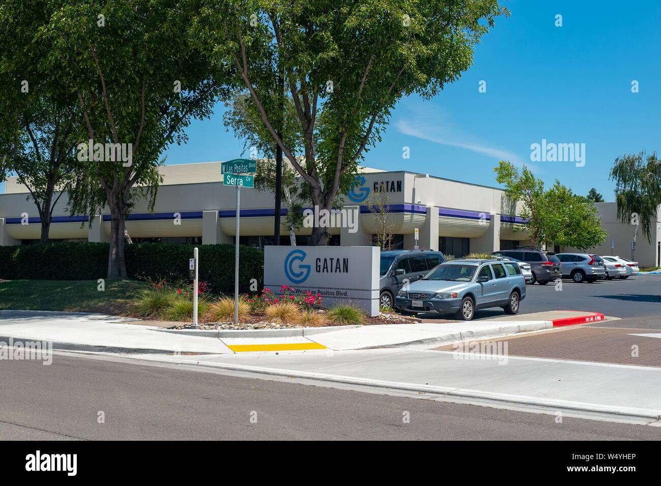 Schild mit Logo am Hauptsitz der medizinischen Dienstleistungen Firma Gatan, eine Abteilung von Roper Industries, in Pleasanton, Kalifornien, 2. Juli 2019. () Stockfoto