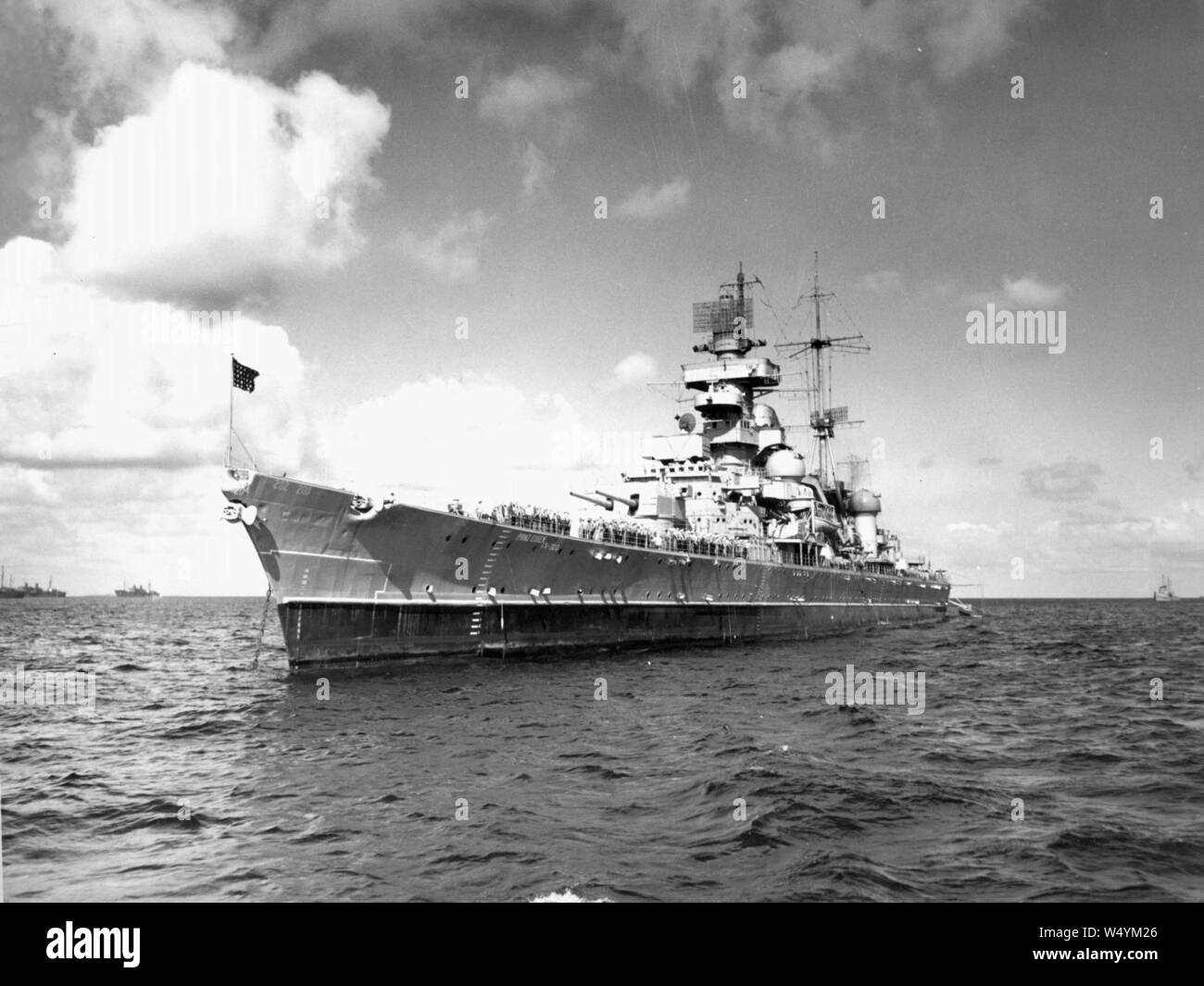 Cruiser Prinz Eugen in Bikini Lagune am 14. Juni 1946 verankert. Stockfoto