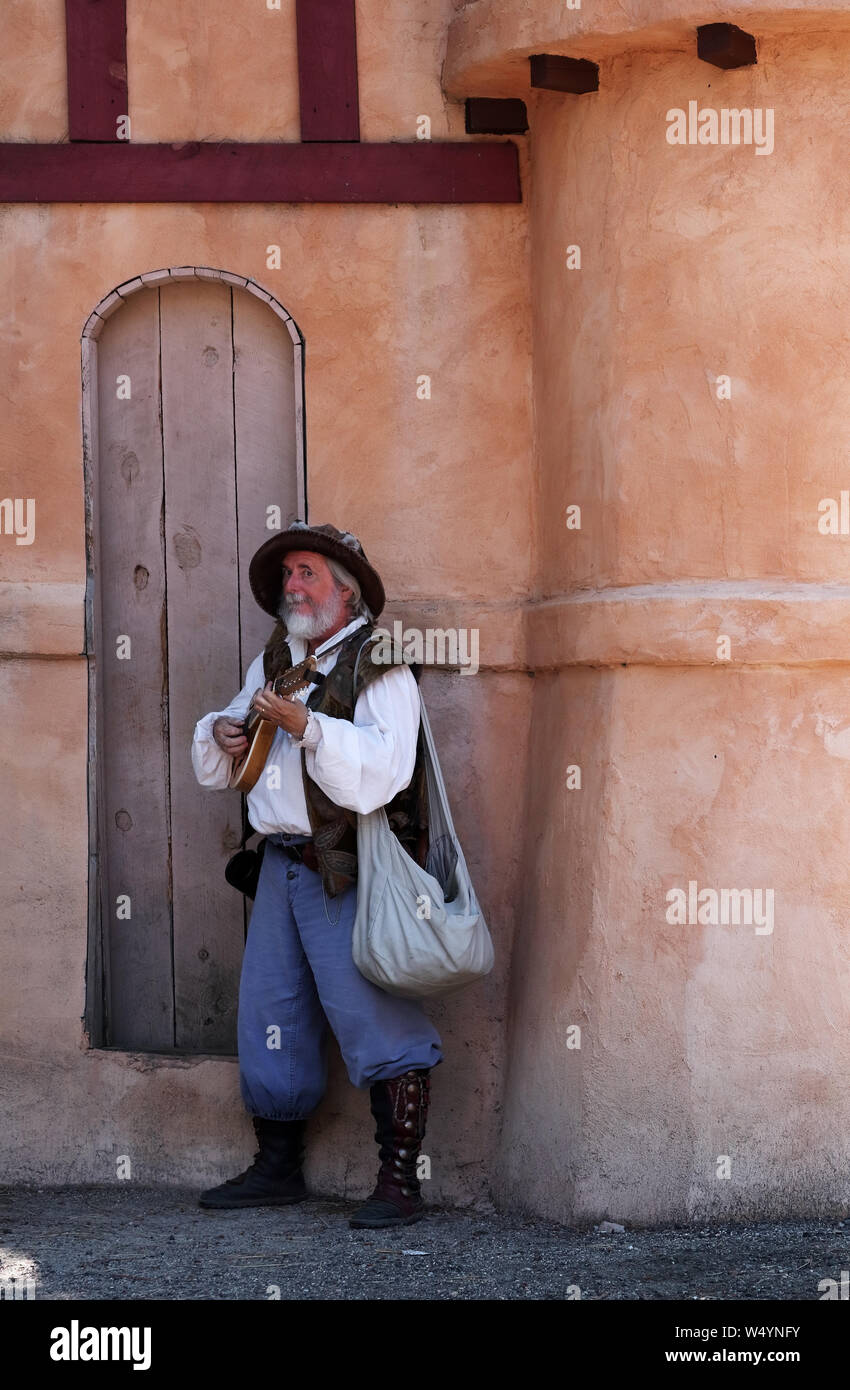 Larkspur, Colorado - Juli 21, 2019: Colorado Renaissance Festival. Die moderne Stadt in der Nähe von Colorado Springs in einem aus dem 16. Jahrhundert Tudor transformierten Dorf Stockfoto