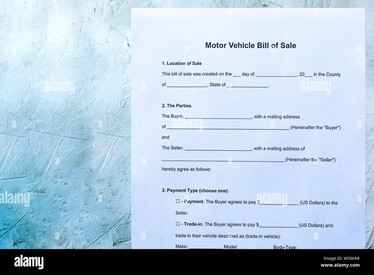 Leere Form von Kfz Kaufvertrag. Blick von oben. Stockfoto