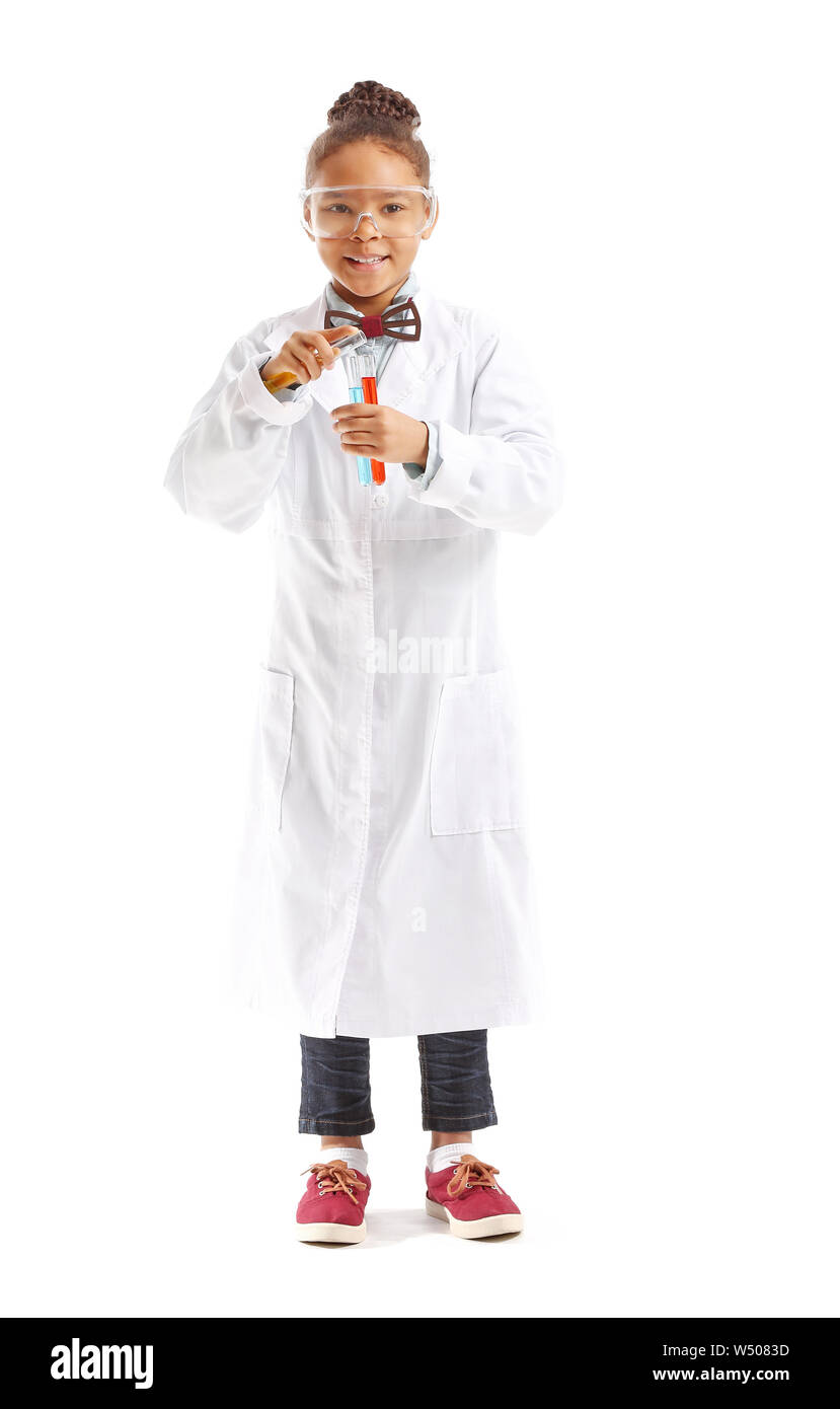 Wenig Afro-amerikanische Wissenschaftler auf weißem Hintergrund Stockfoto
