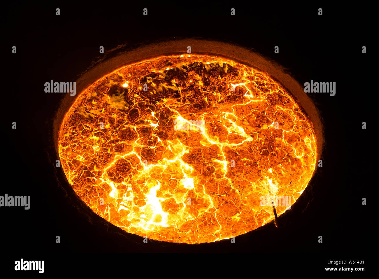 Heißes Metall in der Fabrik-, Anlagen für die Herstellung von Stahl. Hüttenwerk. Stockfoto