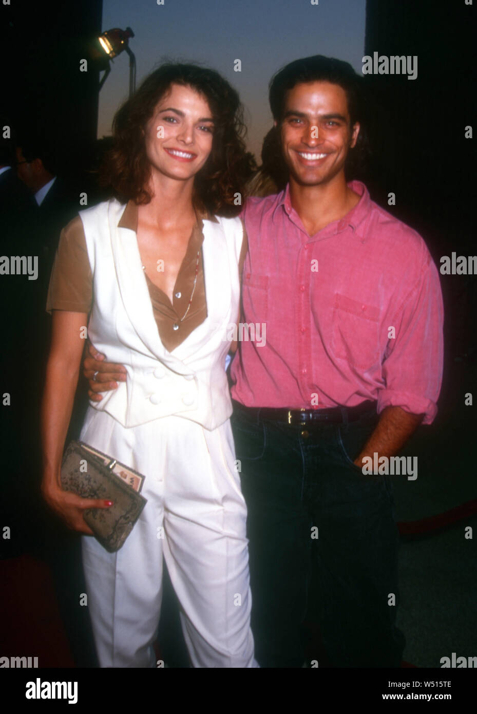 Westwood, Kalifornien, USA 9. Oktober 1994 Schauspielerin Stephanie Romanov und Schauspieler Johnathon Schaech besuchen Columbia Pictures'' Der Weg zu Wellville" Premiere, die am 9. Oktober 1994 bei Avco Center Kinos in Westwood, Kalifornien, USA. Foto von Barry King/Alamy Stock Foto Stockfoto