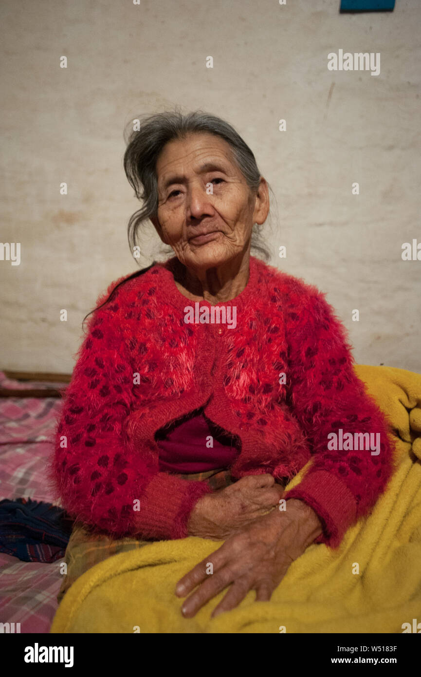 Eine Maya indigene Frau in San Jorge La Laguna, Solola, Guatemala. Stockfoto