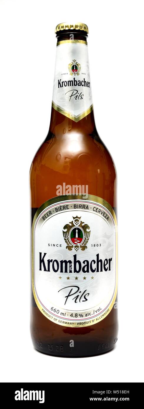 Flasche krombacher pils deutsches bier -Fotos und -Bildmaterial in hoher  Auflösung – Alamy