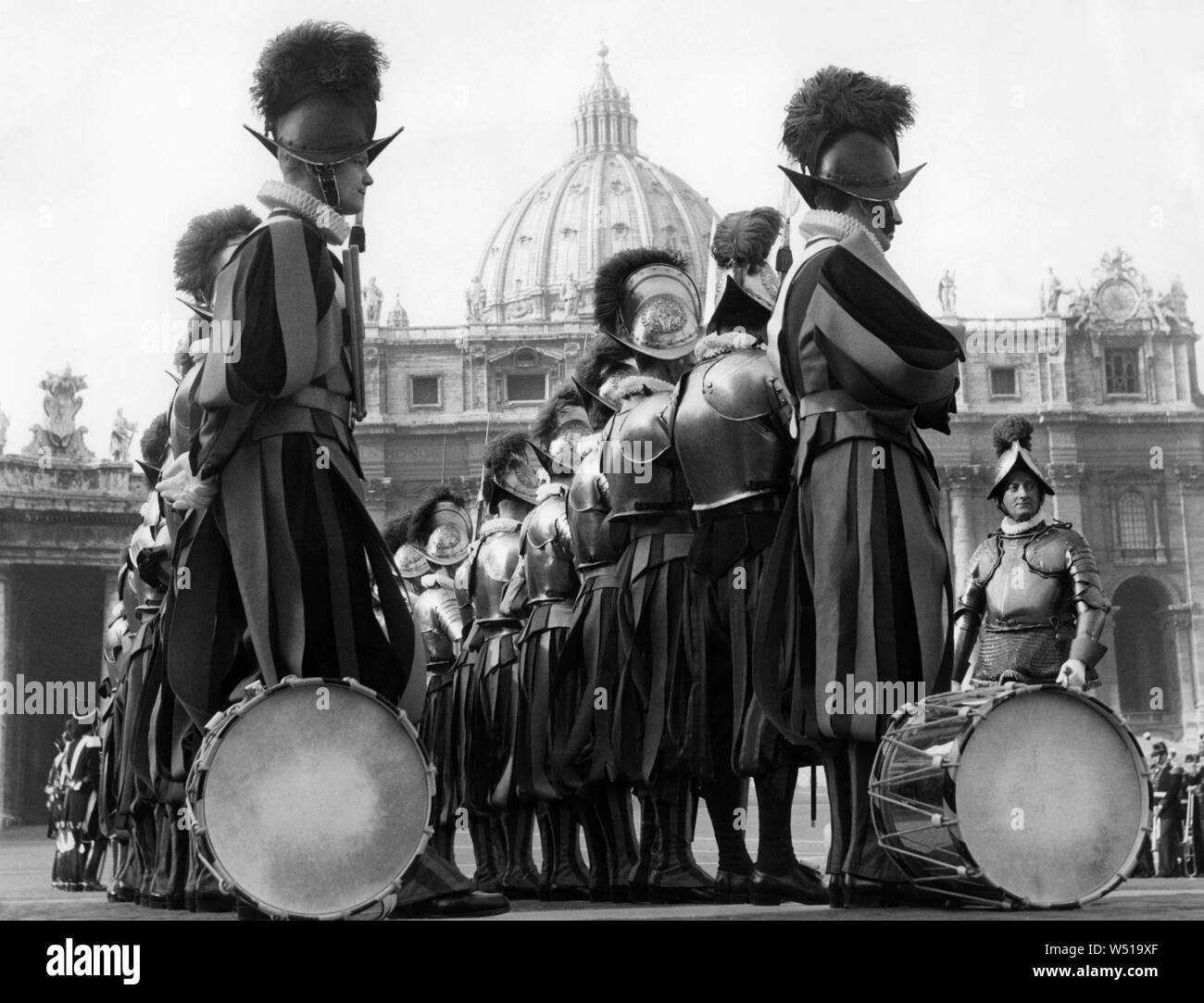 Schweizergardisten, St. Petersplatz, Rom, 1960 Stockfoto