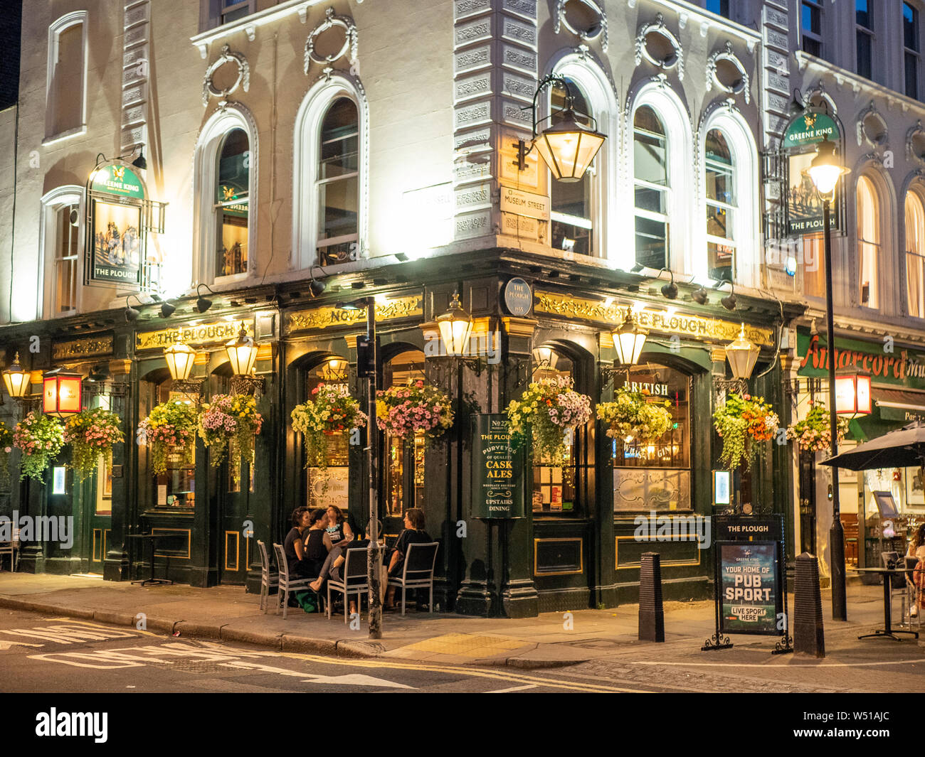 Das Pub Plough an der Ecke Museum Street, London. Stockfoto