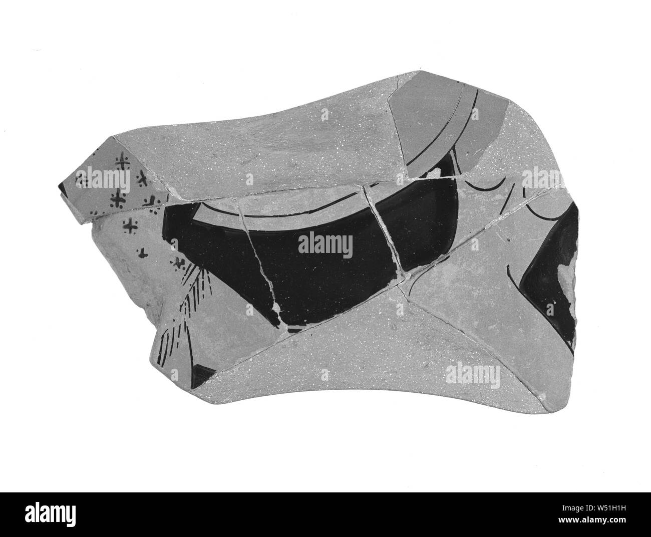 Dachgeschoss Red-Figure Kylix Fragment (besteht aus 6 verbundenen Fragmente), Unbekannt, Athen, Griechenland, 5.Jahrhundert v. Chr., Terrakotta, 8,9 cm (3 1/2 in. Stockfoto