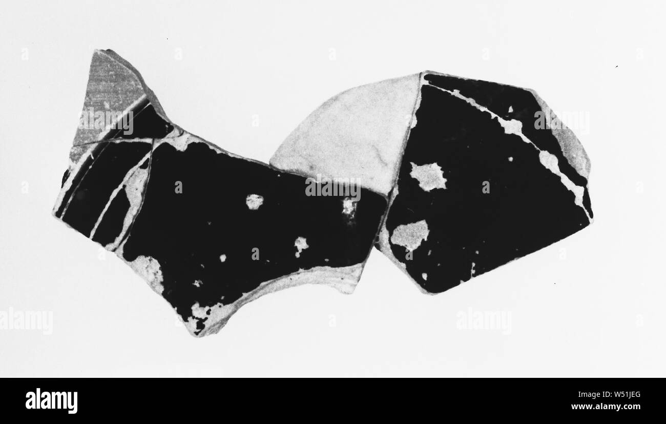 Dachgeschoss Panathenaic Amphora Fragment (bestehend aus 4 Joined Fragmente), Unbekannt, Athen, Griechenland, 6. Jahrhundert v. Chr., Terrakotta, 9,8 × 4,2 cm (3 7/8 x 1 5/8 Zoll Stockfoto