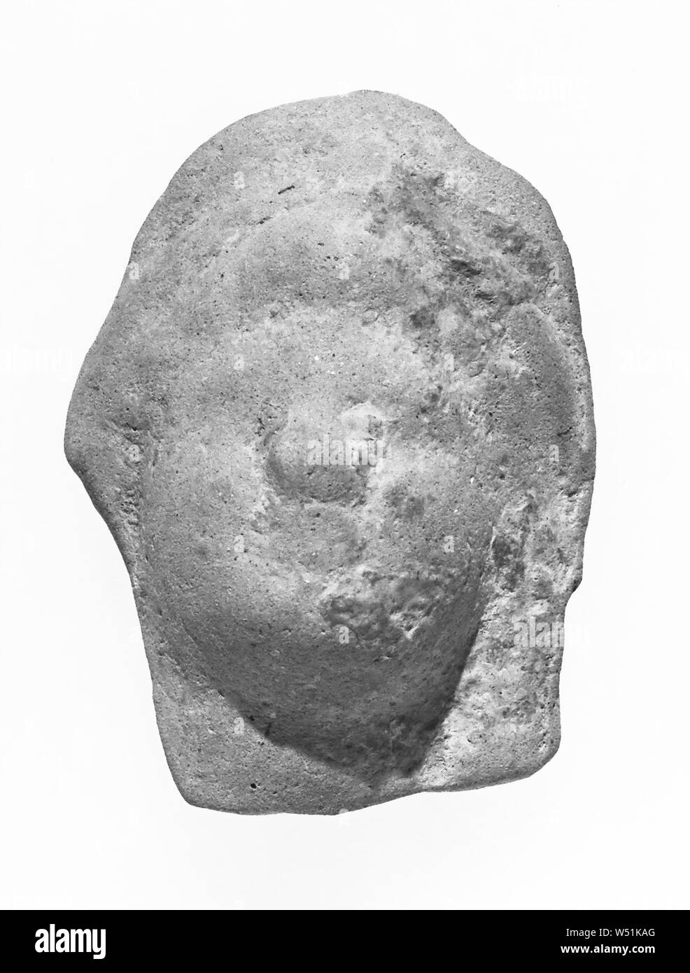 Weiblicher Kopf, Unbekannt, Süditalien, 4. Jahrhundert v. Chr., Terracotta, 4cm (1 9/16 Zoll Stockfoto