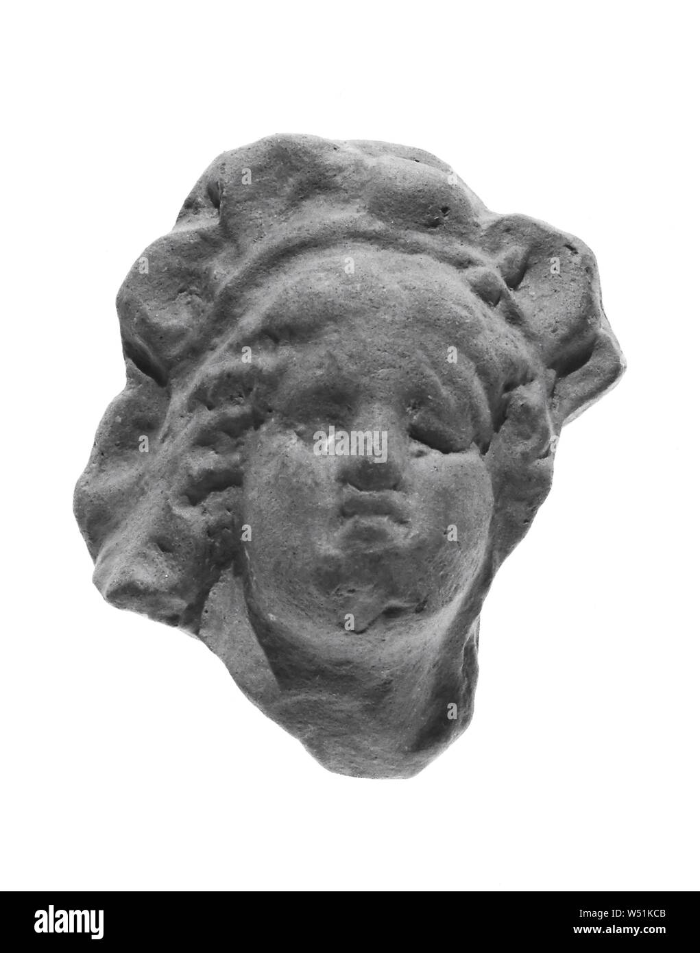 Weiblicher Kopf, Unbekannt, Süditalien, 4. Jahrhundert v. Chr., Terrakotta, 3,4 cm (1 5/16 Zoll Stockfoto