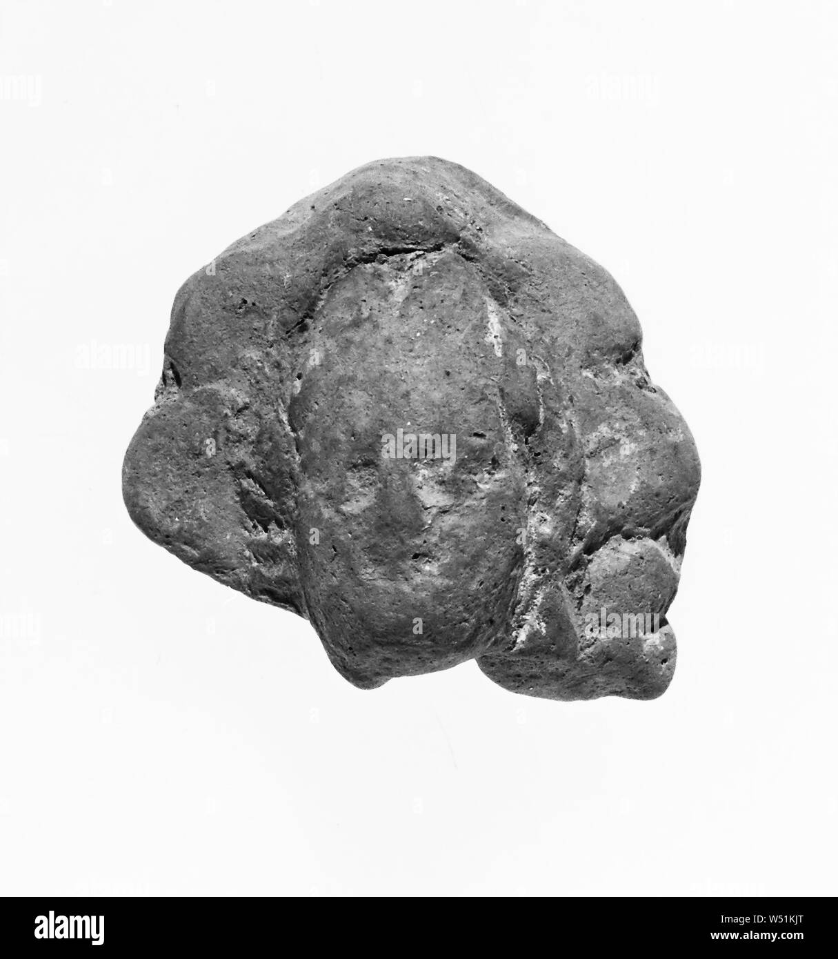 Weiblicher Kopf, Unbekannt, Süditalien, 4. Jahrhundert v. Chr., Terracotta, 3cm (1 3/16 in. Stockfoto