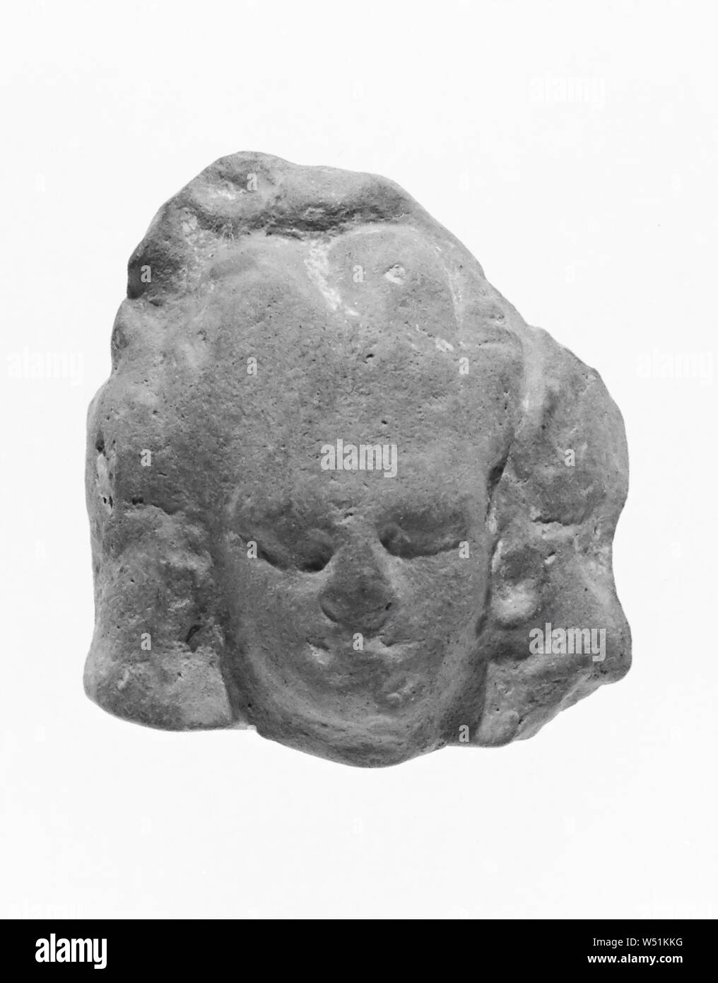 Weiblicher Kopf, Unbekannt, Süditalien, 4. Jahrhundert v. Chr., Terrakotta, 2,5 cm (1 in. Stockfoto