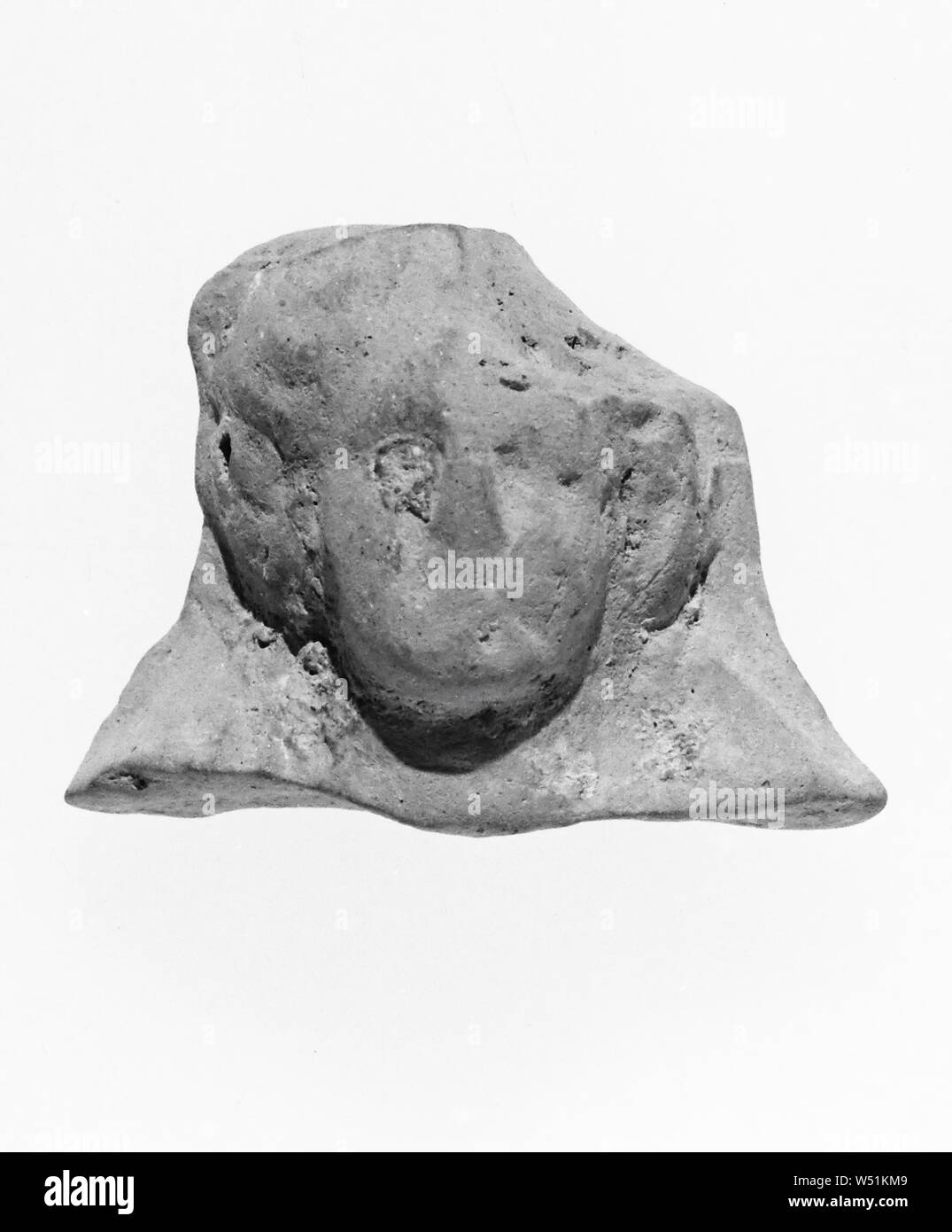 Weiblicher Kopf, Unbekannt, Süditalien, 4. Jahrhundert v. Chr., Terrakotta, 2,5 cm (1 in. Stockfoto
