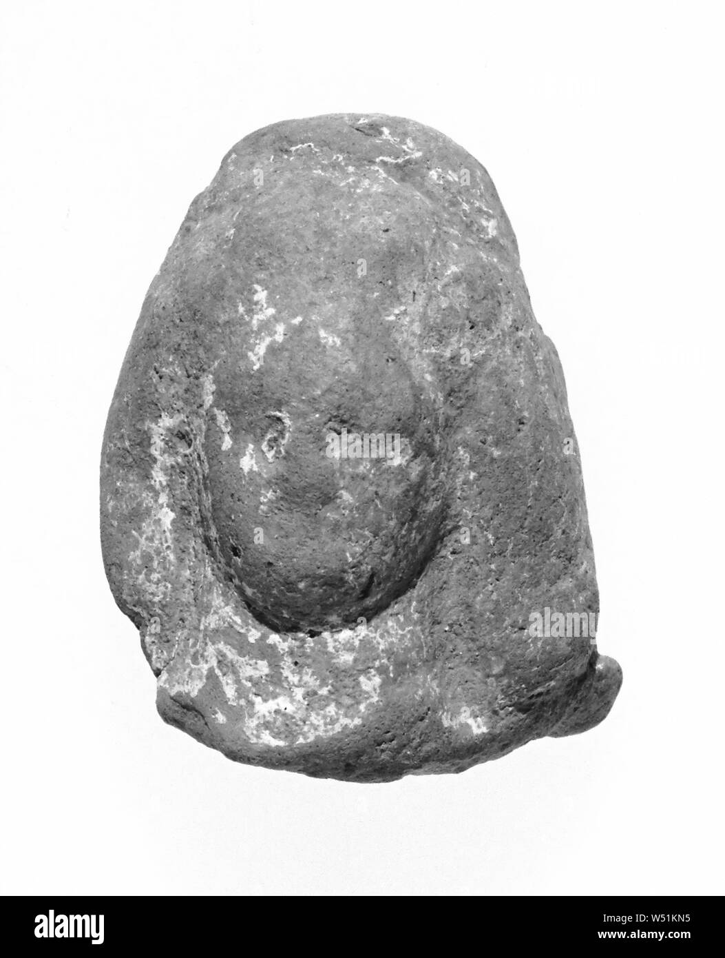 Weiblicher Kopf, Unbekannt, Süditalien, 4. Jahrhundert v. Chr., Terrakotta, 3,8 cm (1 1/2 in. Stockfoto
