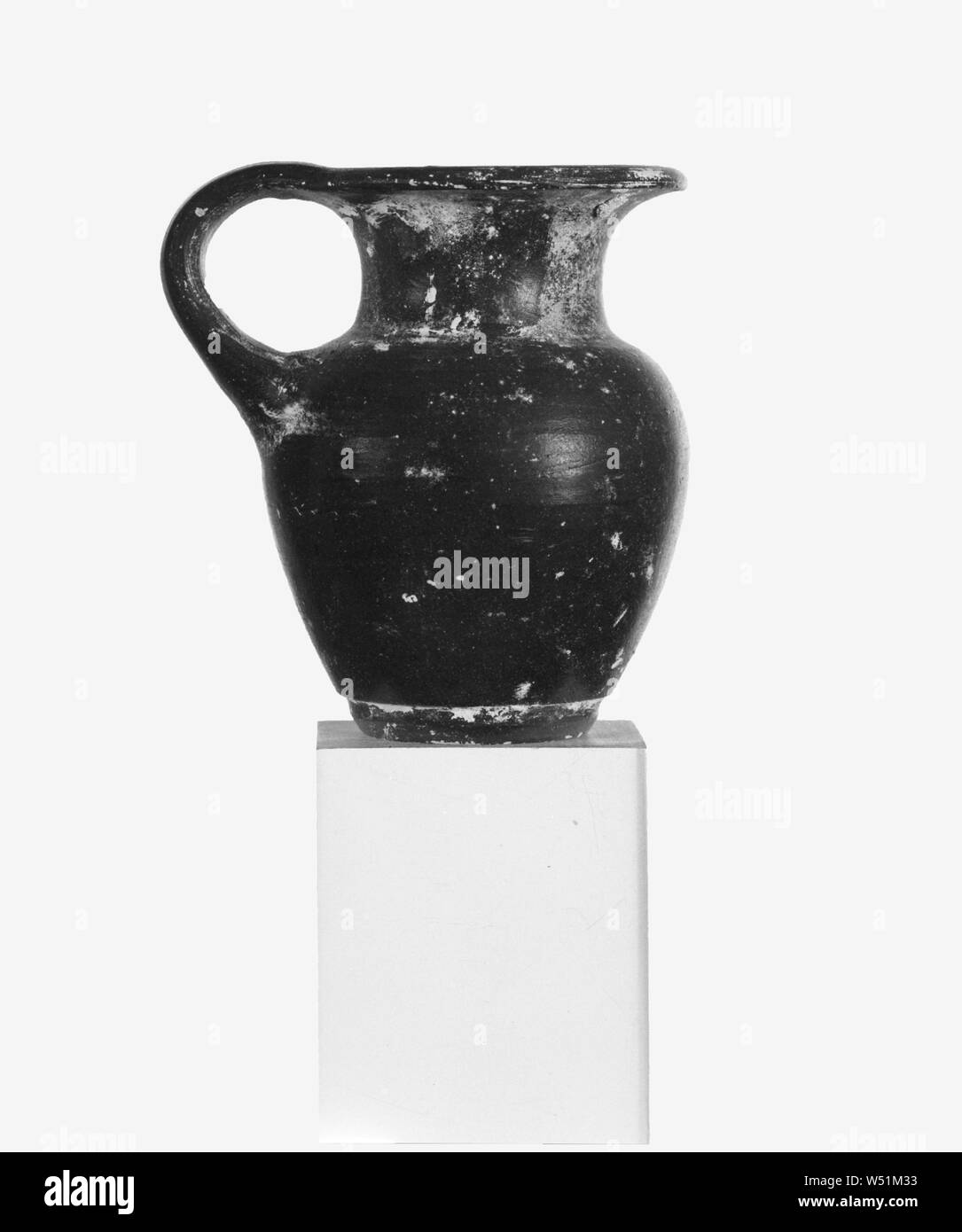 Schwarz Oinochoe, Unbekannt, Etrurien, 4.Jahrhundert v. Chr., Terrakotta, 5,5 cm (2 3/16 in. Stockfoto