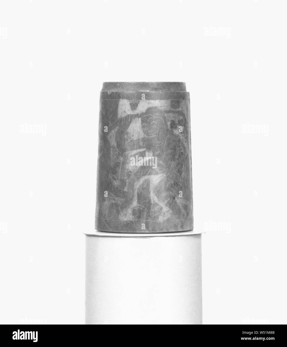 Zylindrischer Behälter, Unbekannt, Ägypten, 4. Jahrhundert, Knochen, 6,6 cm (2 5/8 in Stockfoto