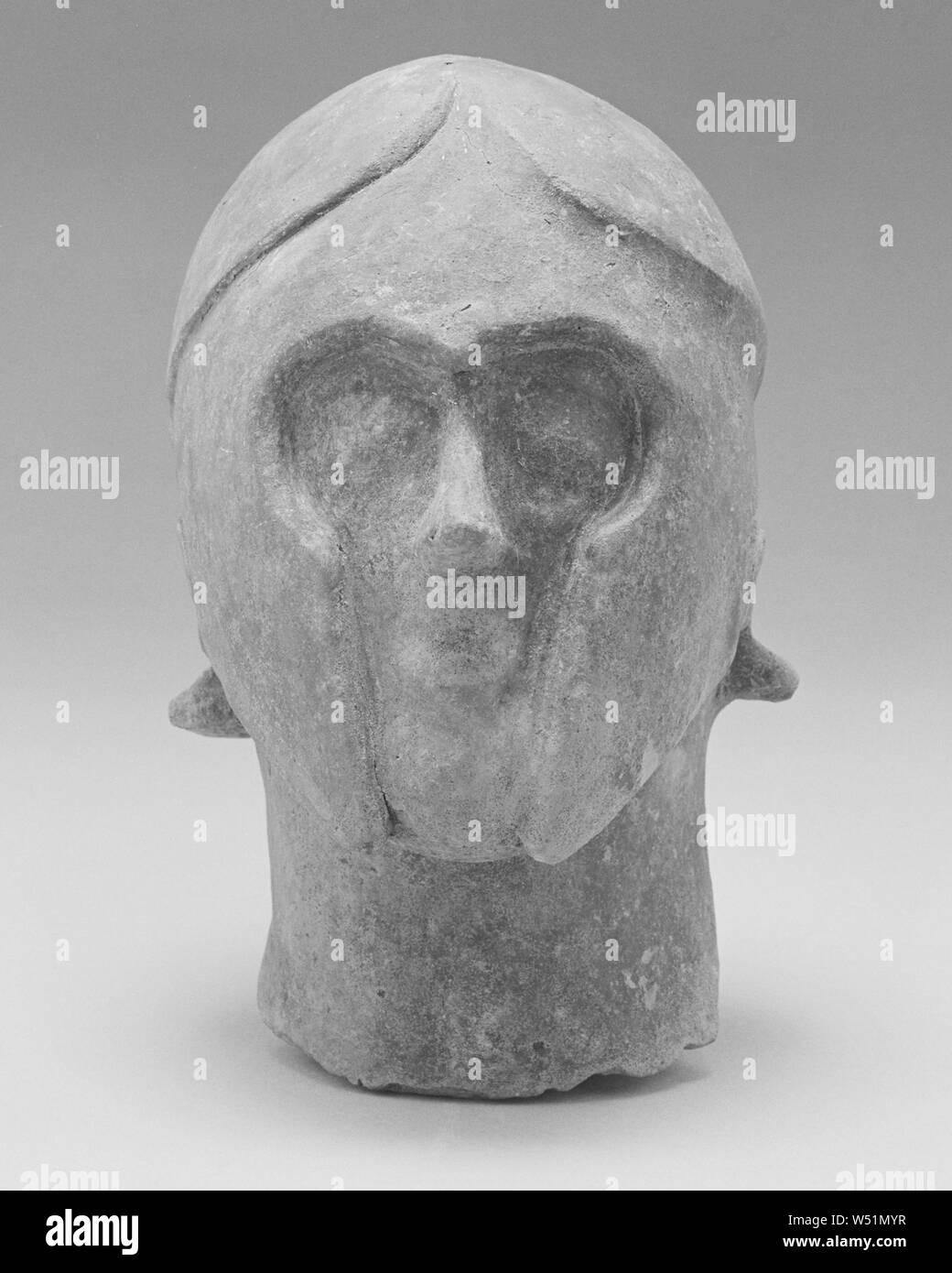 Warrior's Kopf, Unbekannt, Kampanien, Süditalien, 500 v. Chr., Terrakotta, 19,6 cm (7 11/16 in Stockfoto