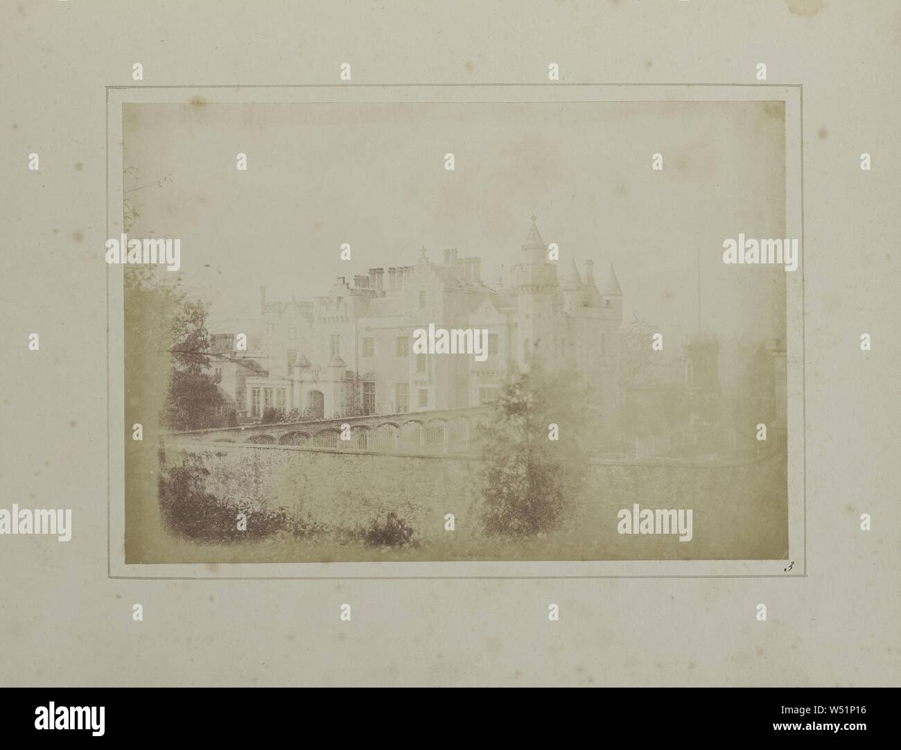 Abbotsford, William Henry Fox Talbot (Englisch, 1800-1877), Schottland, 24. Oktober 1844, gesalzen Papier gedruckt, 15 × 21,7 cm (5 7/8 x 8 9/16 Zoll Stockfoto