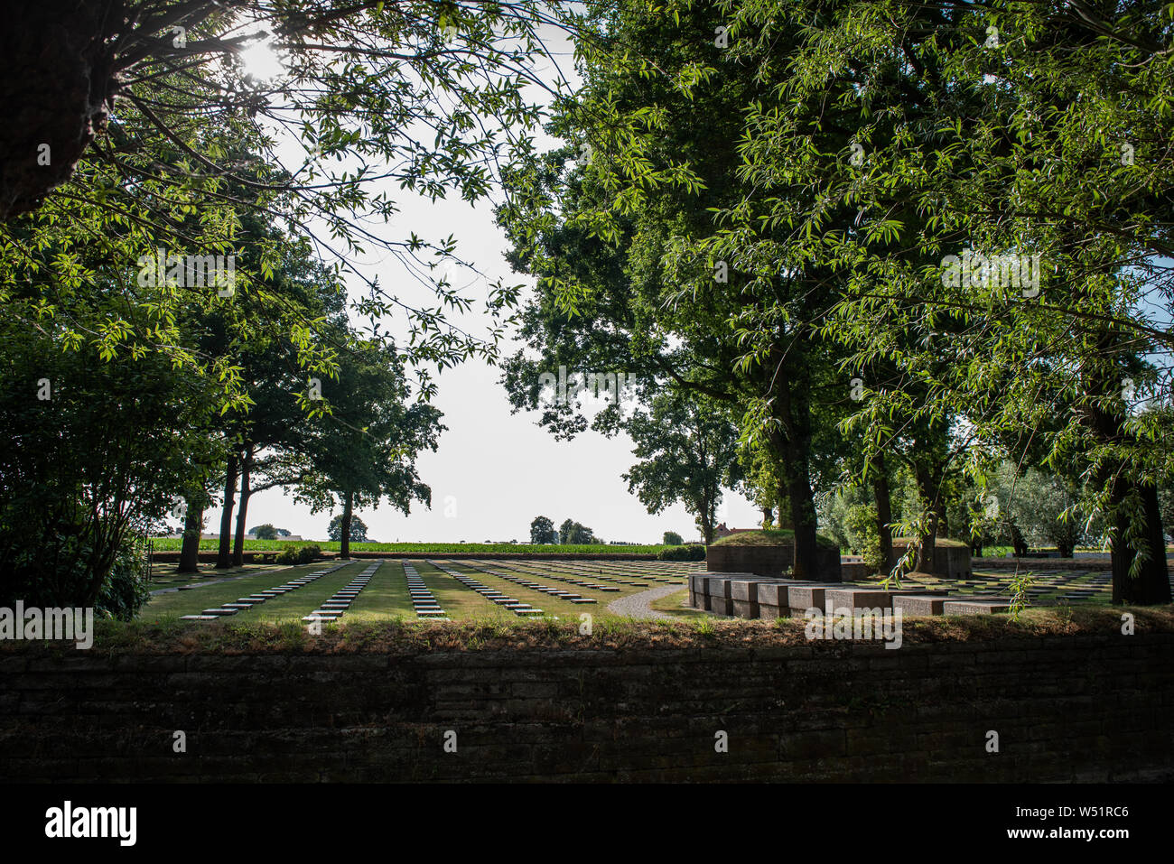 4900. Langemark (bij Ieper). Duitse Militaire Begraafplaats. Foto: Gerrit De Heus. Belgien. Langemark. Deutscher Soldatenfriedhof. Foto: Gerrit De Heus Stockfoto