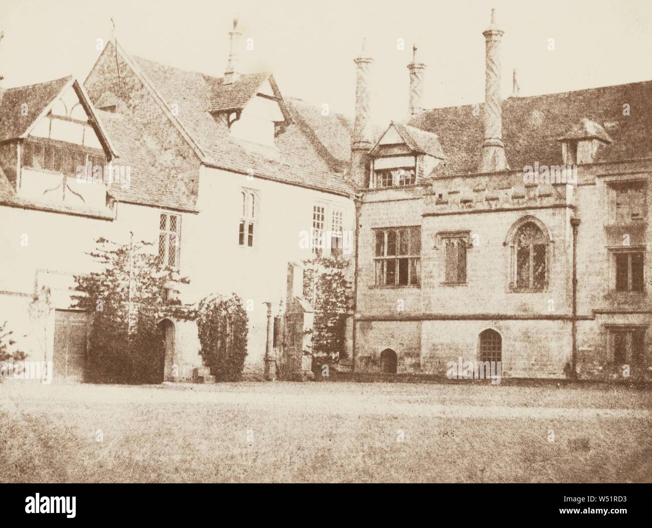 Südöstlich von Norden Hof, Lacock Abbey, William Henry Fox Talbot (Englisch, 1800-1877), April 1844, gesalzen Papier Drucken von Papier negativ, 15,1 × 20 cm (5 15/16 x 7 7/8 in Stockfoto