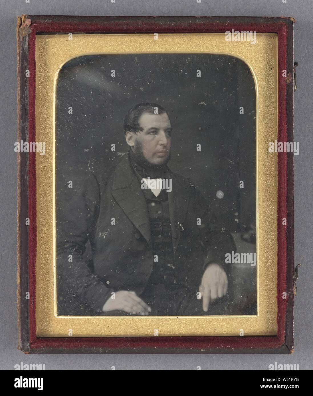 Porträt einer sitzenden Mann mittleren Alters, fotografische Portrait Gallery (Briten, aktive 1850s), ca. 1850, Daguerreotypie, von Hand gefärbt Stockfoto