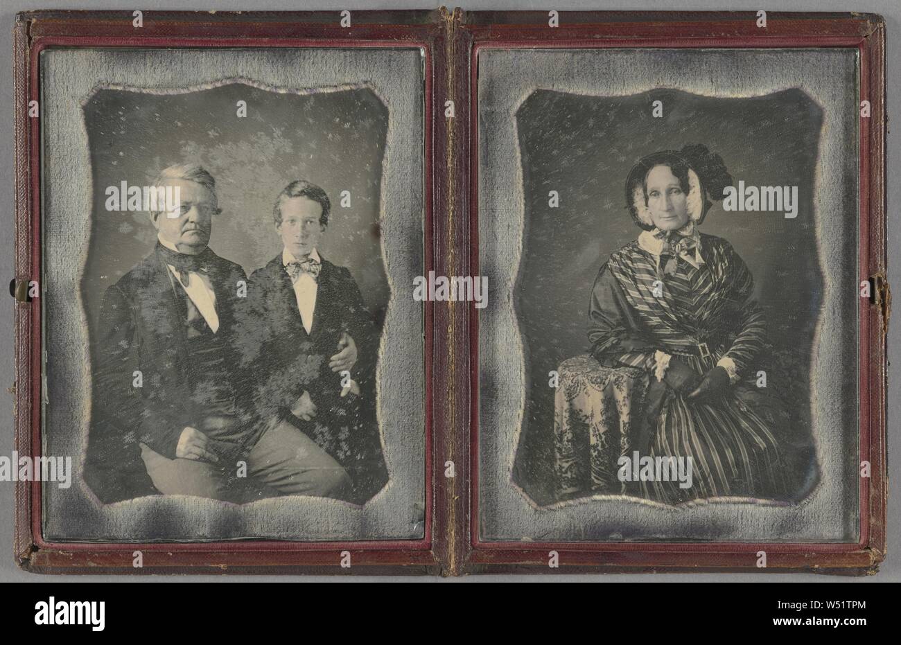 Zwei Daguerreotype Portraits in einem Fall untergebracht: (1) Vater und Sohn und (2) die Mutter, Unbekannten, amerikanischen, etwa 1850, Daguerreotypie Stockfoto