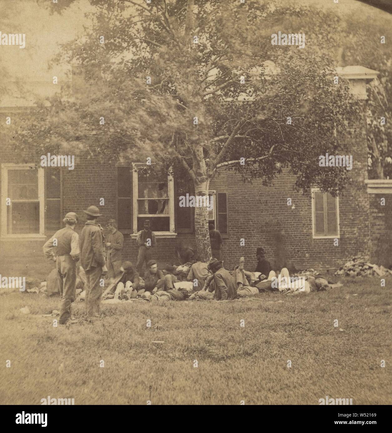 Bei Fredericksburgh, Va., Studio von Mathew B. Brady (American, ca. 1823 - 1896) verletzt, etwa 1861 - 1865, Eiweiß silber Drucken Stockfoto