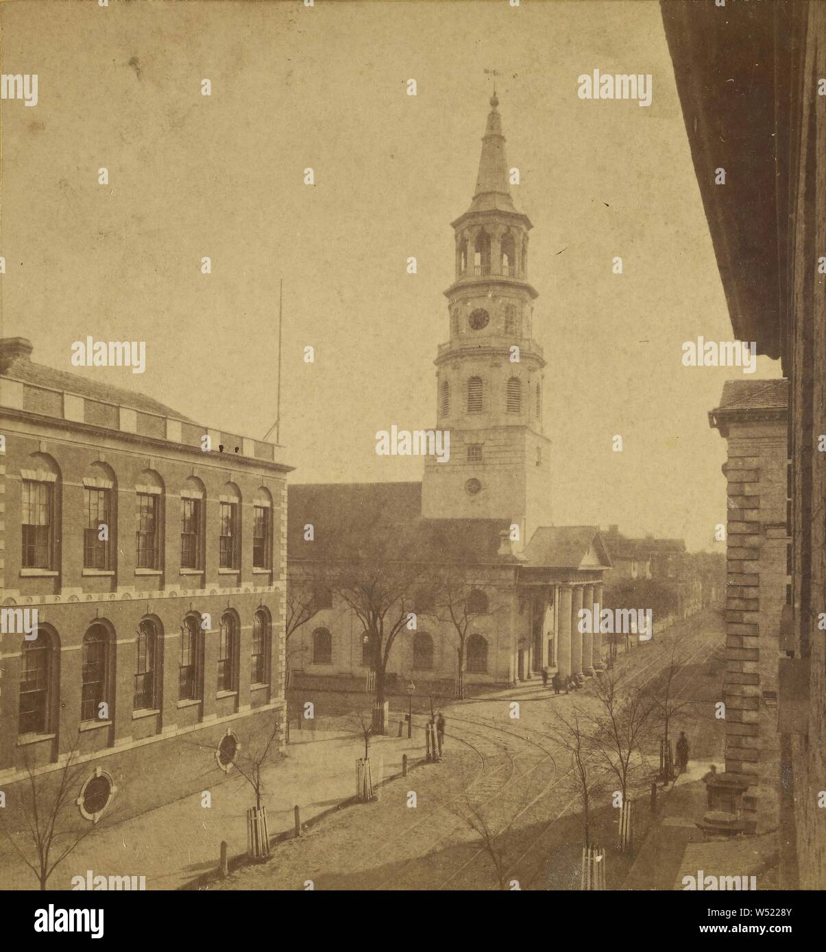 Die Kirche St. Michael, Charleston, South Carolina, von Norden, George N. Barnard (American, 1819 - 1902), um 1875, Eiweiß silber Drucken Stockfoto