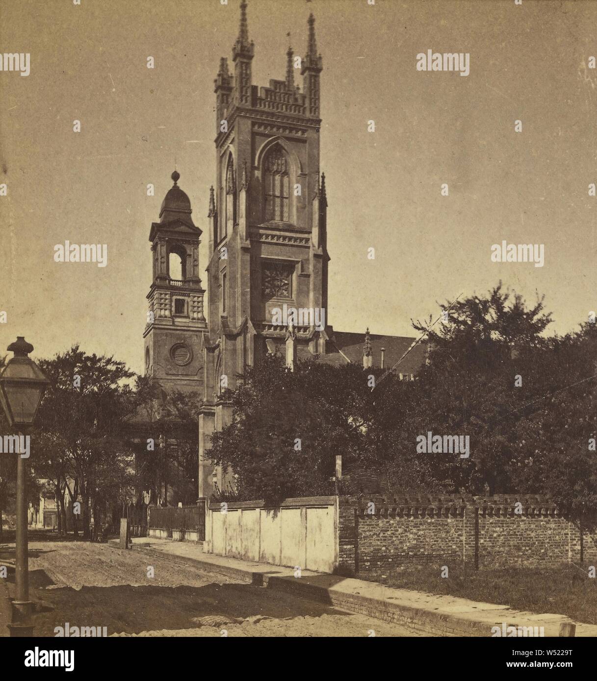 Nicht identifizierte Kirchen, Charleston, South Carolina, George N. Barnard (American, 1819-1902), 1875-1880, Eiweiß silber Drucken Stockfoto