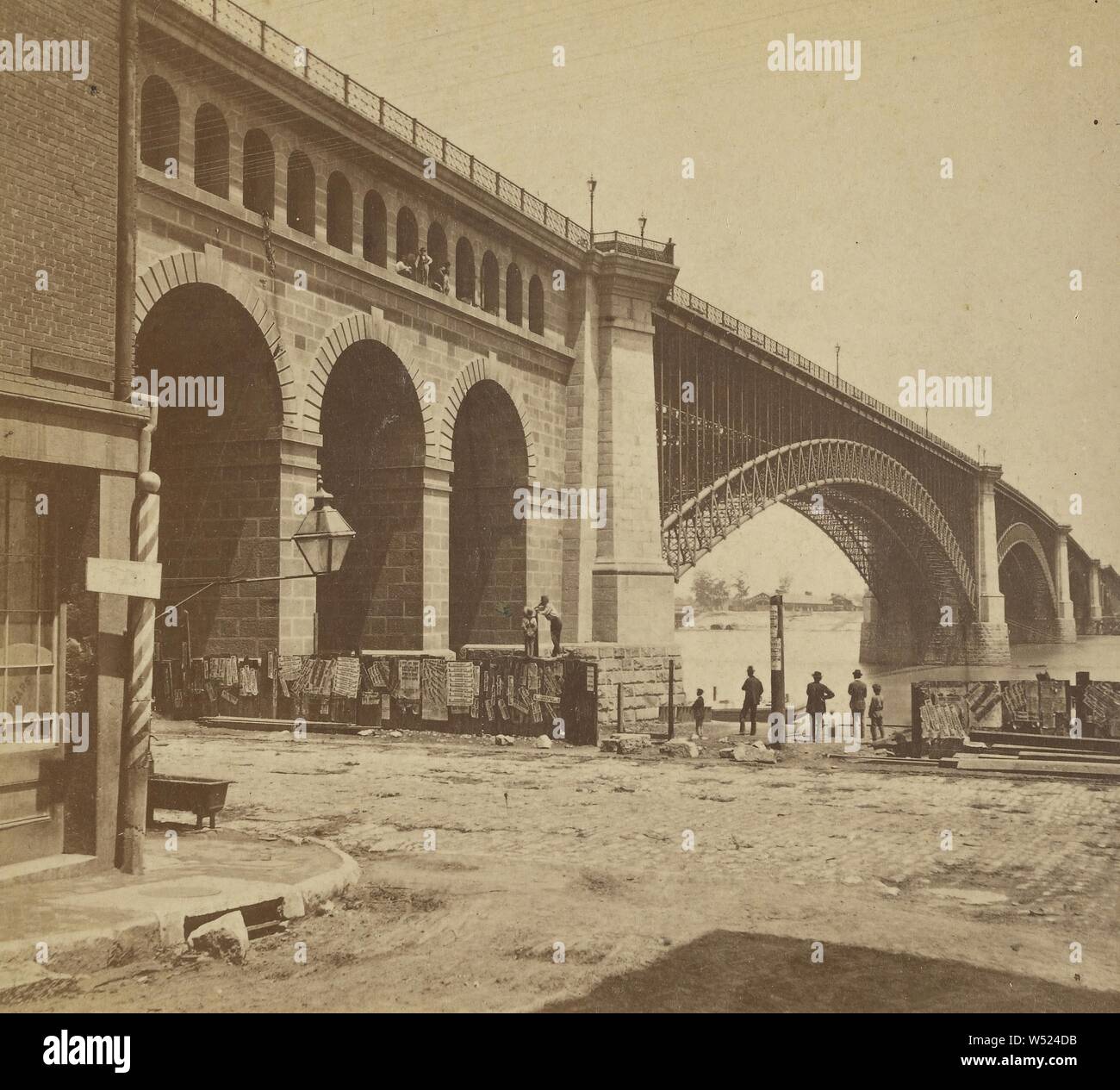 Die Brücke vom Fuße der Washington Ave St. Louis, Missouri, Boehl & Koenig, ca. 1873 - 1875, Eiweiß silber Drucken Stockfoto