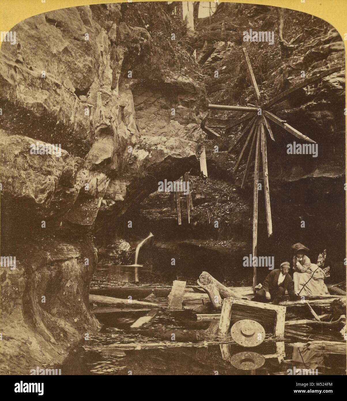 Unter den Täuschungen des Baraboo, Ruinen einer alten Mühle an Pewit's Nest, auf Skillet Creek., Henry Hamilton Bennett (American, geboren in Kanada, 1843 - 1908), ca. 1870 - 1890, Eiweiß silber Drucken Stockfoto