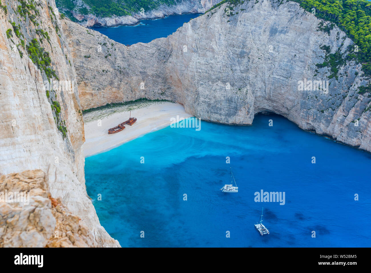 Griechenland, Zakynthos, rostigen Schiffswrack in berühmten Paradise Bay navagio Strand von oben Stockfoto