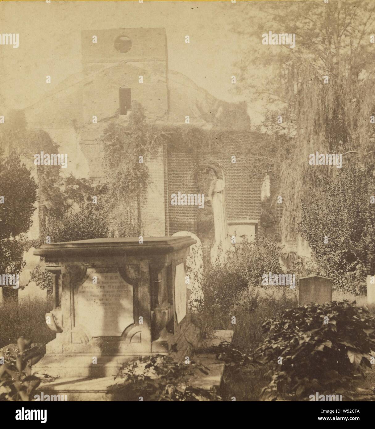 Kreisförmige Kirchhof. Charleston, South Carolina, Frank A. Nowell (Amerikanisch, aktive 1880s), ca. 1885, Eiweiß silber Drucken Stockfoto