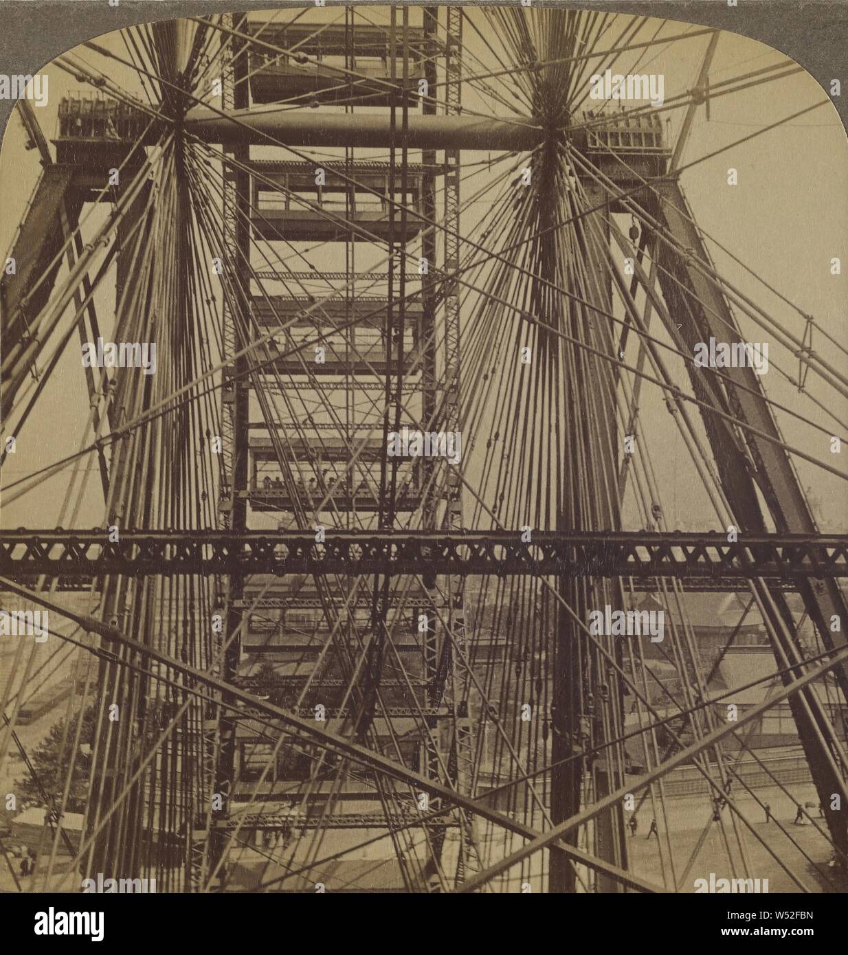 Riesige stahl Spinnweben der 240 ft. Riesenrad, von einem seiner Autos gesehen, World's Fair, St. Louis, USA, Underwood & Underwood (American, 1881-1940), 1904, Eiweiß silber Drucken Stockfoto