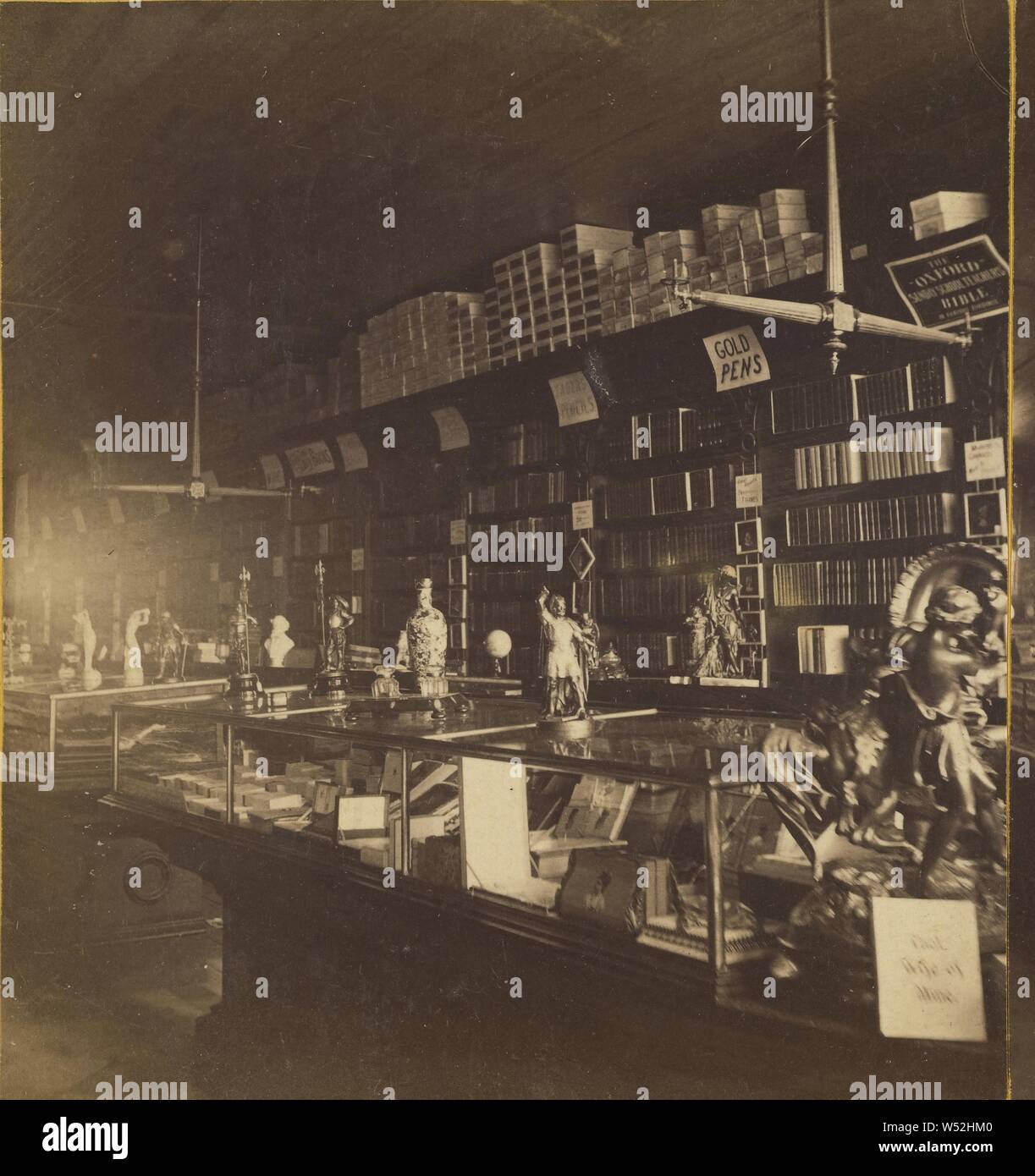 Diese Ansicht, in einem Teil des Buches Abteilung bei Gill's Art speichern., Unbekannten, amerikanischen, ungefähr 1875, Eiweiß silber Drucken Stockfoto