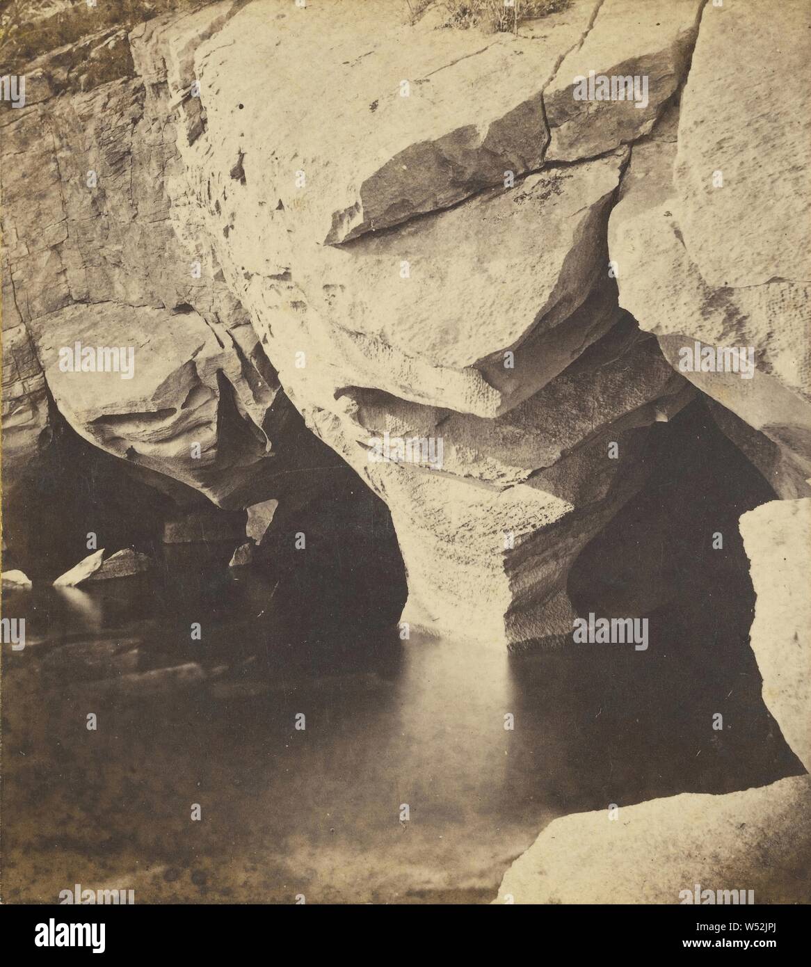 Höhlen in der Mitte oder Riss See, wie der O'Donoghue Weinkeller bekannt. Killarney, Unbekannten, Britischen, über 1865, Eiweiß silber Drucken Stockfoto