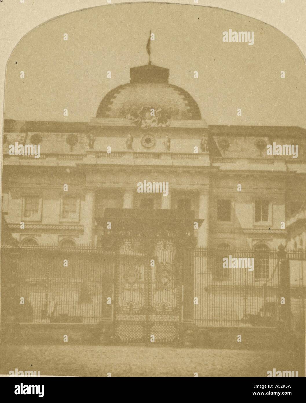 Palais de Justice, zurückzuführen auf André H. Orange (Französisch, Aktiv, Paris, Frankreich 1850), ca. 1855, Salz drucken Stockfoto