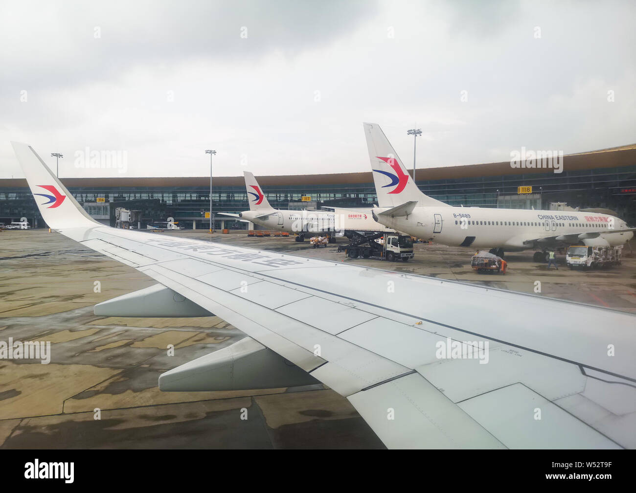 ---- Düsenflugzeuge von China Eastern Airlines sind auf einem Flughafen in Shanghai, China, 10. Oktober 2018 gesehen. China Eastern Airlines Co Ltd, einer der c Stockfoto